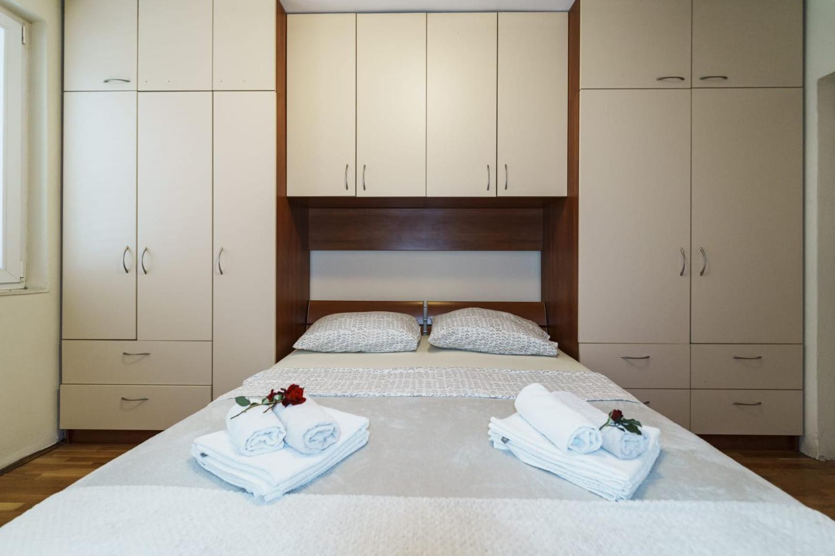 Meta Olive Apartment