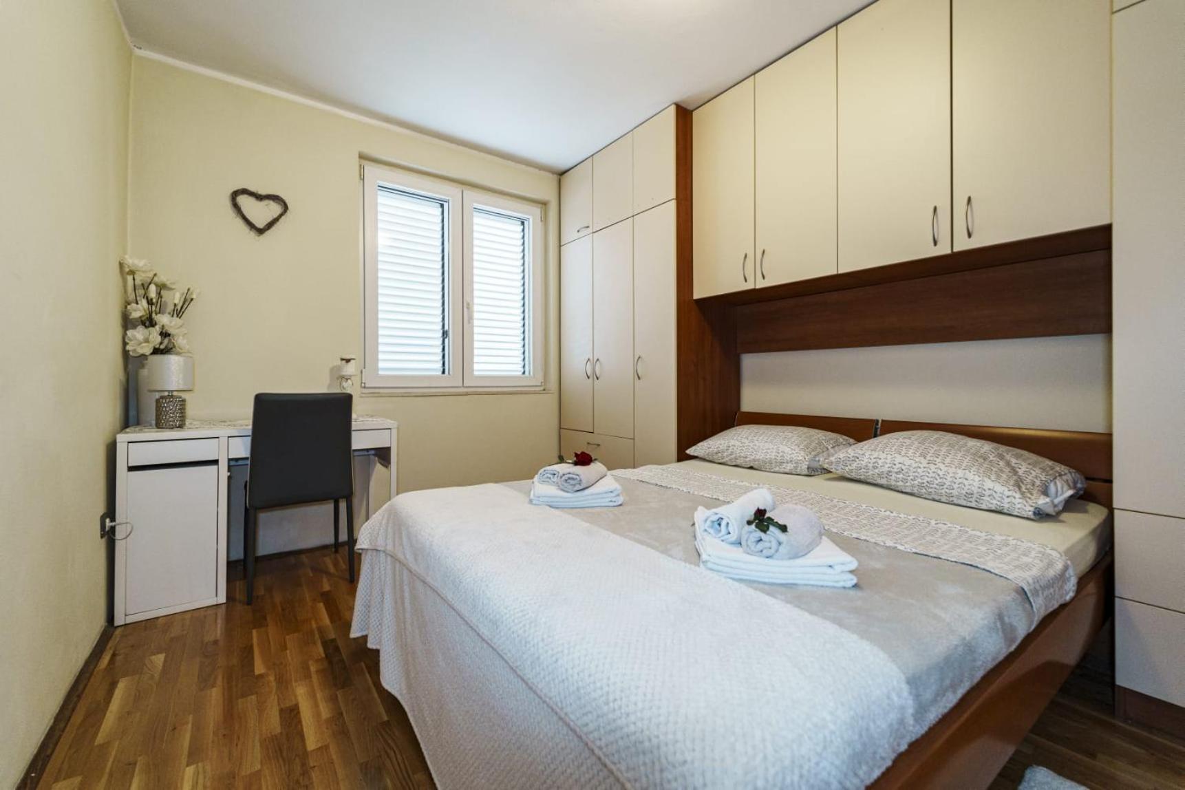 Meta Olive Apartment