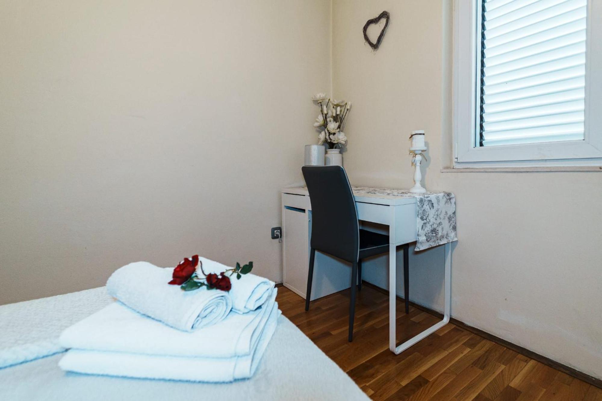 Meta Olive Apartment *
